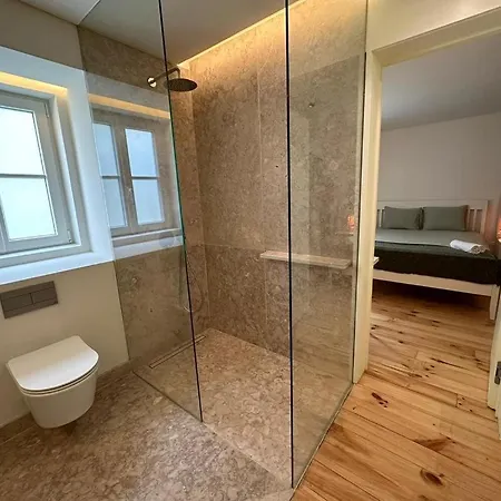 Com Wc Privativo * Lisboa